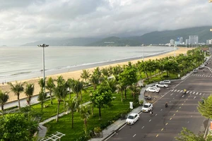 “Đất nước là quê hương”