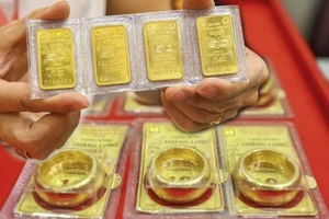 Giá vàng trong nước bỏ xa giá vàng thế giới
