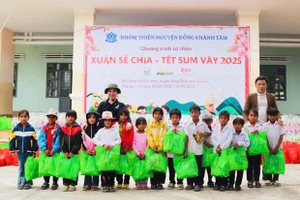 Mang mùa xuân về với người nghèo và học sinh vùng khó