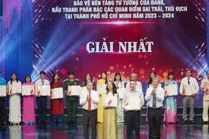 Trao giải cuộc thi viết chính luận bảo vệ nền tảng tư tưởng của Đảng