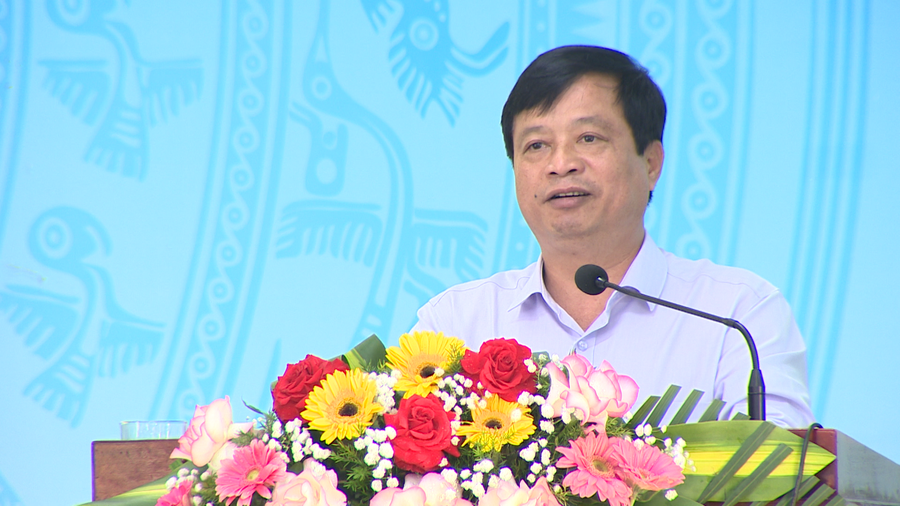 Ứng cử viên Nguyễn Tuấn Thanh trình bày chương trình hành động trước cử tri. Ảnh: Trung Nghĩa