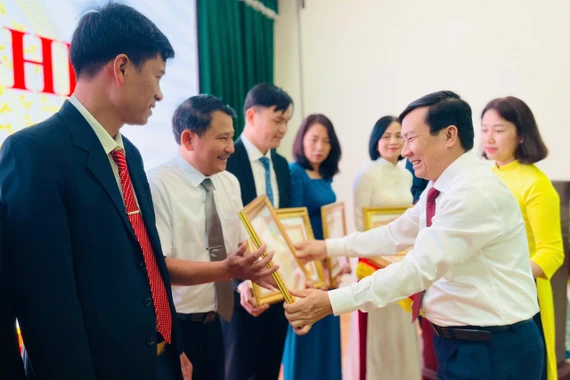 Triển khai đồng bộ, linh hoạt các giải pháp phát triển giáo dục và đào tạo.