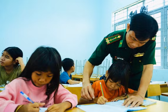 Lớp học hè đặc biệt của trẻ em dân tộc thiểu số vùng biên