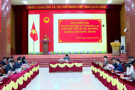 Phó Chủ tịch Thường trực Ủy ban MTTQ Việt Nam tỉnh Gia Lai kiểm tra công tác chuẩn bị bầu cử tại các xã phía Tây tỉnh