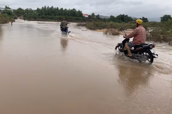 Ngầm tràn mùa lũ: Rình rập hiểm nguy