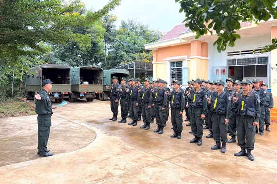 Trung đoàn Cảnh sát cơ động số 7 làm công tác dân vận tại xã Ia Băng