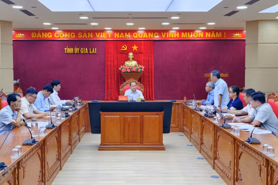 Phó Bí thư Thường trực Tỉnh ủy Rah Lan Chung làm việc với Ban Nội chính Tỉnh ủy