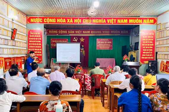 Phường Thống Nhất tập huấn chuyển đổi số và kỹ năng số cơ bản cho người dân