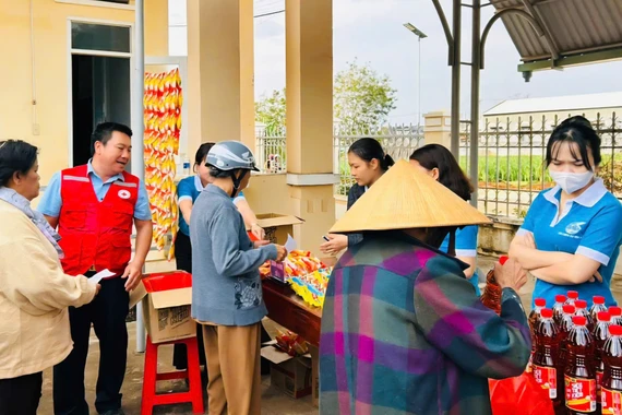 Phường Pleiku tổ chức Phiên chợ 0 đồng, chăm lo Tết cho 100 hộ khó khăn