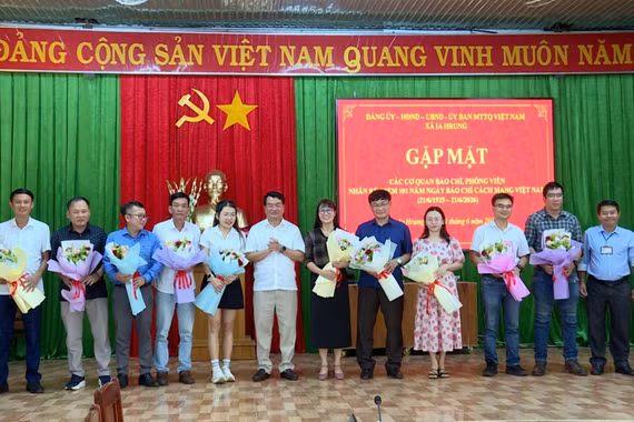 Ia Hrung gặp mặt các cơ quan báo chí nhân kỷ niệm 101 năm Ngày Báo chí Cách mạng Việt Nam