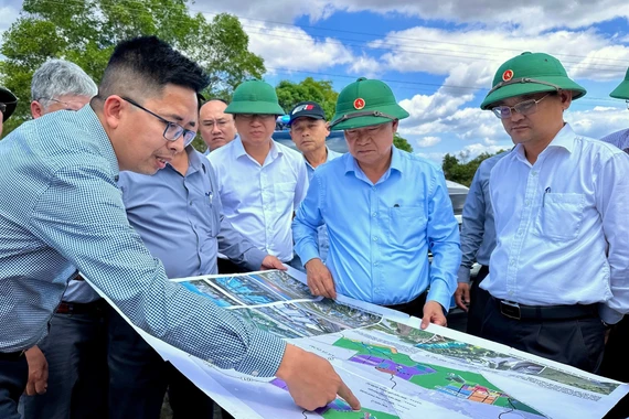 Bí thư Tỉnh ủy Thái Đại Ngọc kiểm tra công tác quản lý Cửa khẩu quốc tế Lệ Thanh