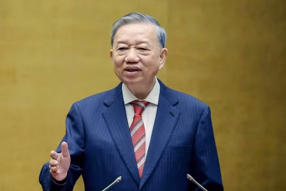 Ánh sáng Hồ Chí Minh soi đường cho chúng ta đi