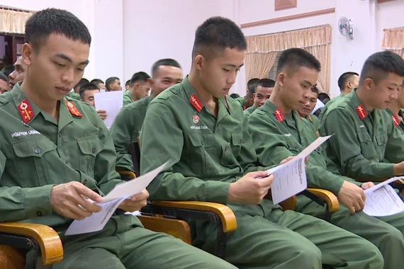 Trường Cao đẳng nghề số 21 tư vấn, định hướng nghề nghiệp cho gần 500 bộ đội xuất ngũ