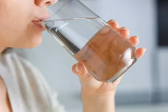 Nguyên tắc uống nước trong mùa nắng nóng