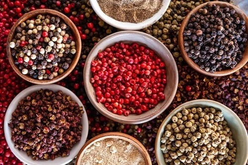 Giá hồ tiêu bật tăng 1.000-1.500 đồng/kg, cà phê giảm nhẹ