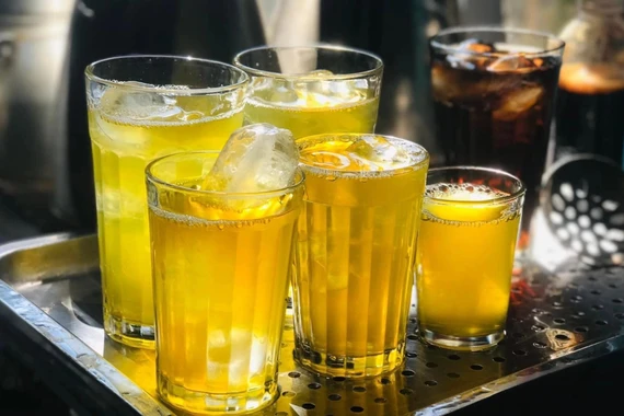 Nước trà đá và nguy cơ tiềm ẩn với thận, tim mạch