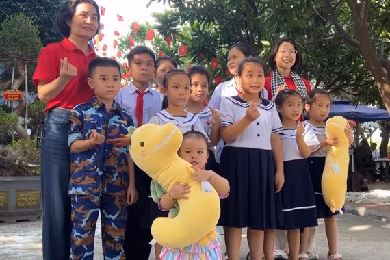 Từ chiếc ổ cứng đặc biệt đến những mái ấm trên các đảo tiền tiêu