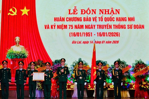 Đại đoàn Đồng Bằng (Sư đoàn 320) đón nhận Huân chương Bảo vệ Tổ quốc hạng Nhì