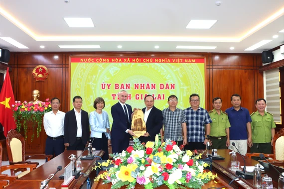 Phó Chủ tịch UBND tỉnh Dương Mah Tiệp làm việc với đoàn công tác Ngân hàng Tái thiết Đức