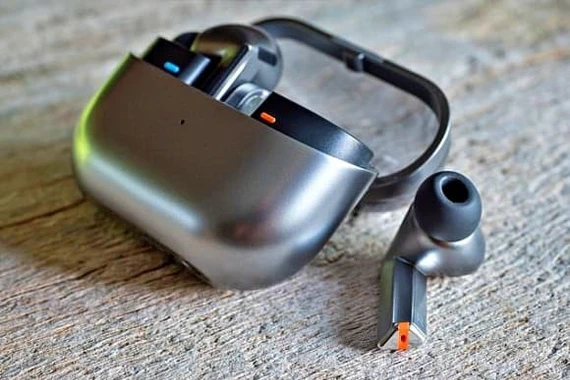 Phát hiện 81 mẫu tai nghe trên thị trường chứa các hóa chất độc hại