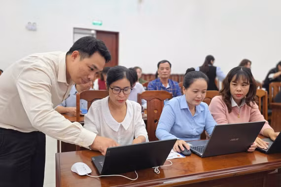 Phường Pleiku tập huấn kỹ năng số, ứng dụng AI trong công việc