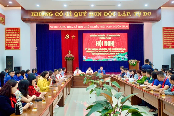 Lãnh đạo phường Pleiku đối thoại với đoàn viên, thanh niên và trẻ em.