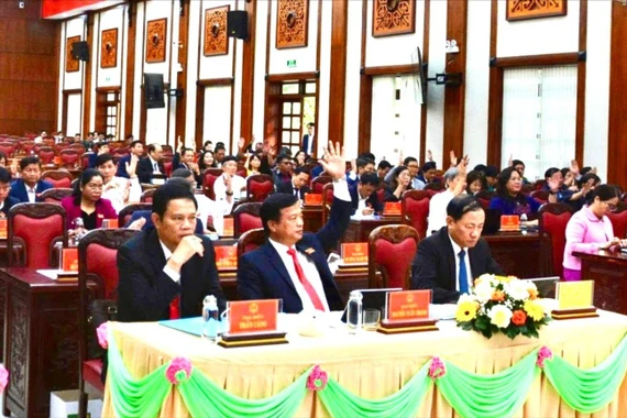 Thống nhất thông qua 65 nghị quyết quan trọng trên các lĩnh vực