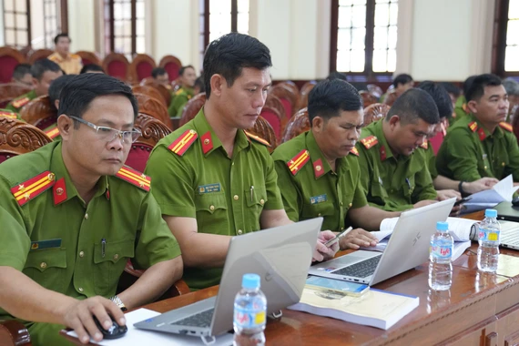 Tập huấn về nghiệp vụ cấp, đổi giấy phép lái xe cho Công an xã, phường phía Tây Gia Lai.