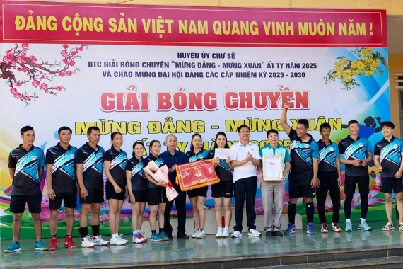 Đội thị trấn Chư Sê giành giải nhất Giải bóng chuyền mừng Đảng-mừng Xuân Ất Tỵ 2025