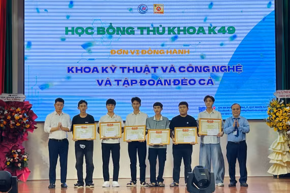 Hơn 160 triệu đồng tiếp sức sinh viên Trường Đại học Quy Nhơn