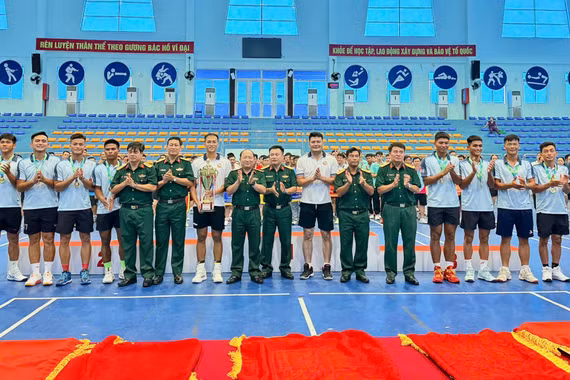 Bộ CHQS tỉnh Gia Lai vô địch bóng chuyền nam tại Hội thao TDTT khối thi đua trực thuộc Quân khu 5. 