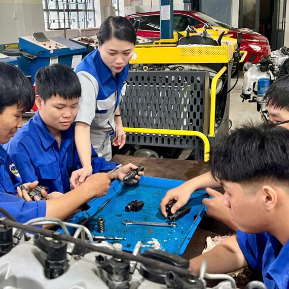 Lê Thị Yến Nhi: Từ gián đoạn việc học... đến giảng viên Công nghệ ô tô.