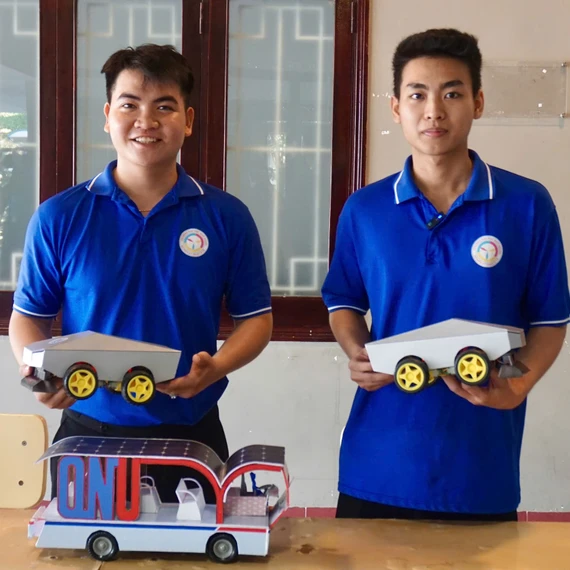 Các mô hình ứng dụng trí tuệ nhân tạo được trưng bày tại chương trình "AI UNLOCK - Bắt nhịp công nghệ, mở khóa tương lai".