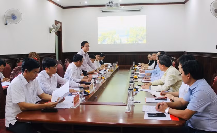 Quang cảnh buổi làm việc giữa Đảng ủy Trường Đại học Nông Lâm TP. Hồ Chí Minh với Thường trực Huyện ủy Phú Thiện. Ảnh: Vũ Chi