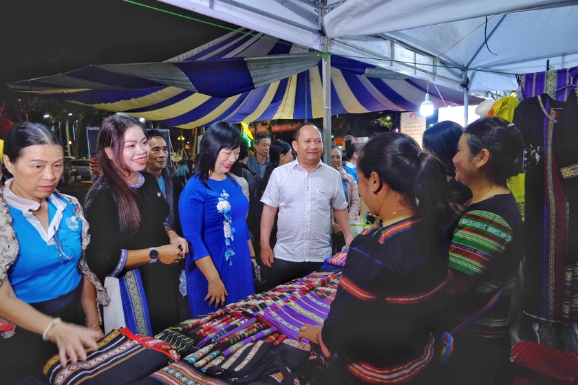 Sản phẩm từ những dự án khởi nghiệp của phụ nữ Gia Lai mang đậm dấu ấn của tài nguyên văn hóa bản địa. Ảnh: Minh Châu Sản phẩm từ những dự án khởi nghiệp của phụ nữ Gia Lai mang đậm dấu ấn của tài nguyên văn hóa bản địa. Ảnh: Minh Châu