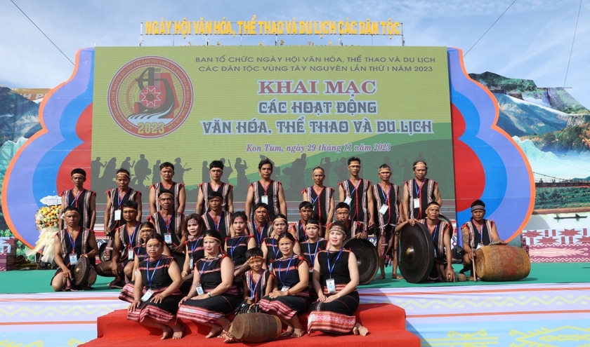 Đoàn nghệ nhân Gia Lai tham gia Ngày hội. Ảnh: Quốc Nguyễn Đoàn nghệ nhân Gia Lai tham gia Ngày hội. Ảnh: Quốc Nguyễn