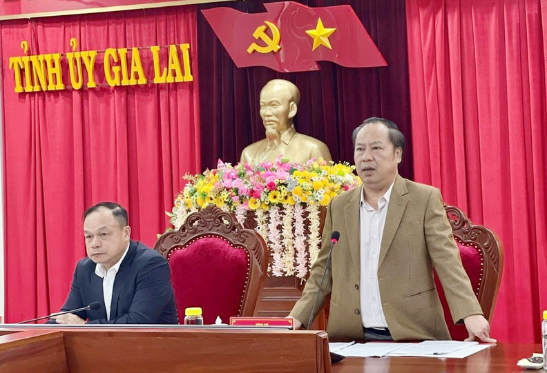 Phó Bí thư Thường trực Tỉnh ủy, Trưởng đoàn đại biểu Quốc hội tỉnh Châu Ngọc Tuấn phát biểu chỉ đạo tại hội nghị. Ảnh: Anh Huy Phó Bí thư Thường trực Tỉnh ủy, Trưởng đoàn đại biểu Quốc hội tỉnh Châu Ngọc Tuấn phát biểu chỉ đạo tại hội nghị. Ảnh: Anh Huy