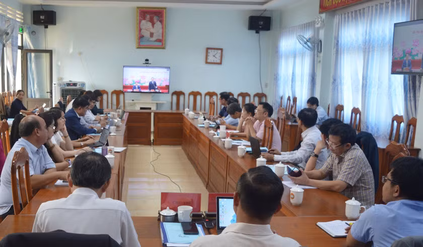 Các đại biểu nghe Phó Thủ tướng Chính phủ Trần Lưu Quang phát biểu tại hội nghị. Ảnh: Anh Huy