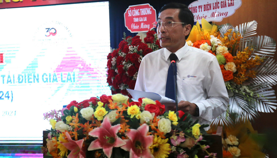 Giám đốc Truyền tải điện Gia Lai Đặng Đức Lý phát biểu tại buổi lễ. Ảnh: Văn Ngọc Giám đốc Truyền tải điện Gia Lai Đặng Đức Lý phát biểu tại buổi lễ. Ảnh: Văn Ngọc