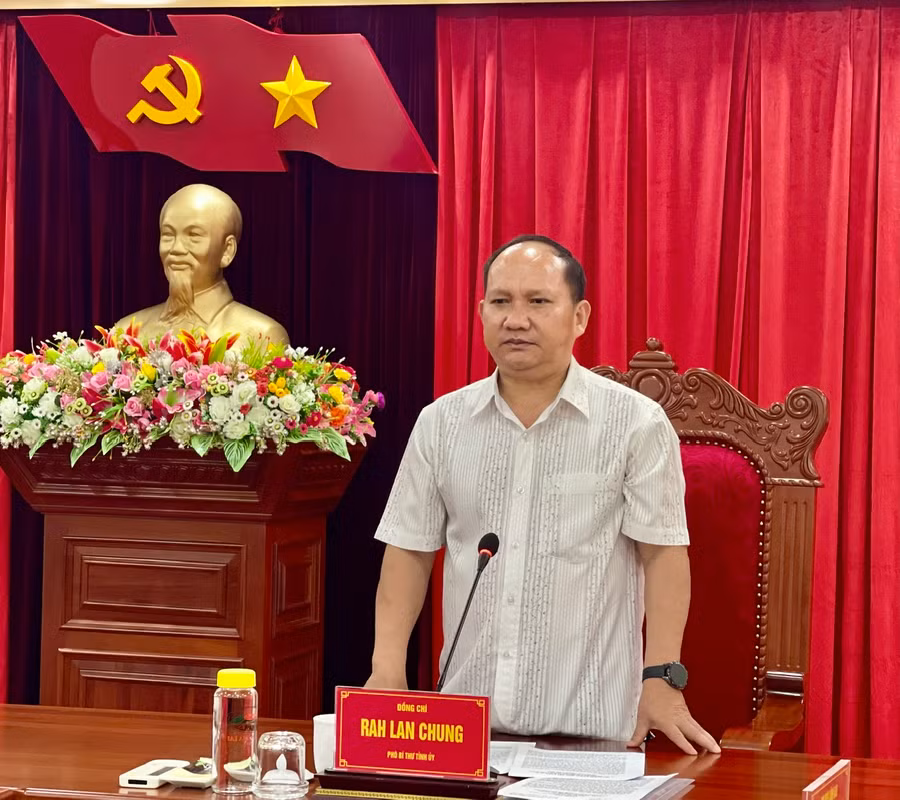 Phó Bí thư Tỉnh ủy Rah Lan Chung phát biểu tại hội nghị. Ảnh: P.D Phó Bí thư Tỉnh ủy Rah Lan Chung phát biểu tại hội nghị. Ảnh: P.D