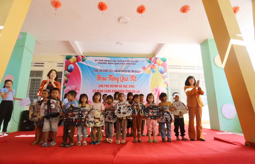 150 em học sinh khó khăn tại xã Biển Hồ đã nhận được quà Tết trong đợt này. Ảnh: Văn Ngọc 150 em học sinh khó khăn tại xã Biển Hồ đã nhận được quà Tết trong đợt này. Ảnh: Văn Ngọc