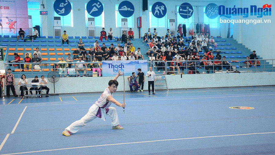 Vận động viên thi biểu diễn quyền, nội dung taolu. Ảnh Kim Ngân/ Baoquangngai.vn
