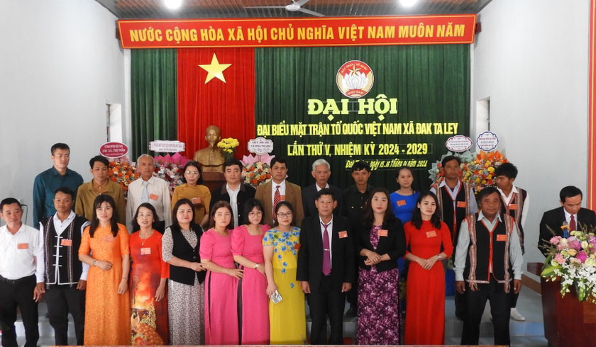 Ủy ban MTTQ Việt Nam xã Đak Ta Ley khoá V (nhiệm kỳ 2024-2029) ra mắt và nhận nhiệm vụ tại Đại hội. Ảnh Thanh Nhật Ủy ban MTTQ Việt Nam xã Đak Ta Ley khoá V (nhiệm kỳ 2024-2029) ra mắt và nhận nhiệm vụ tại Đại hội. Ảnh Thanh Nhật