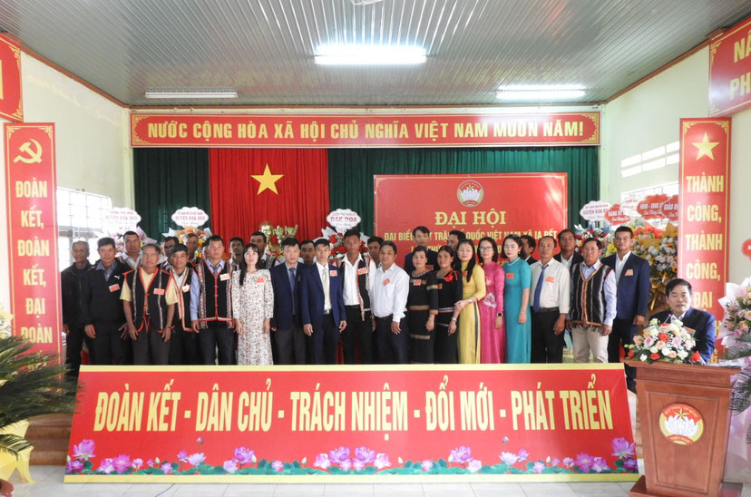 Ủy ban MTTQ Việt Nam xã Ia Pết khoá VII (nhiệm kỳ 2024-2029) ra mắt và nhận nhiệm vụ tại Đại hội. Ảnh Thanh Nhật Ủy ban MTTQ Việt Nam xã Ia Pết khoá VII (nhiệm kỳ 2024-2029) ra mắt và nhận nhiệm vụ tại Đại hội. Ảnh Thanh Nhật