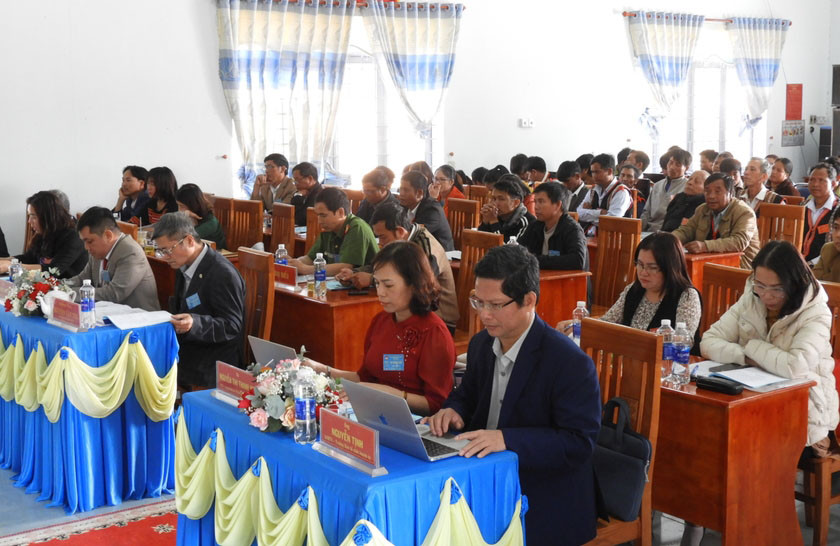 Lãnh đạo Huyện ủy Mang Yang và một số ban Đảng của Huyện ủy tham dự Đại hội. Ảnh Thanh Nhật Lãnh đạo Huyện ủy Mang Yang và một số ban Đảng của Huyện ủy tham dự Đại hội. Ảnh Thanh Nhật