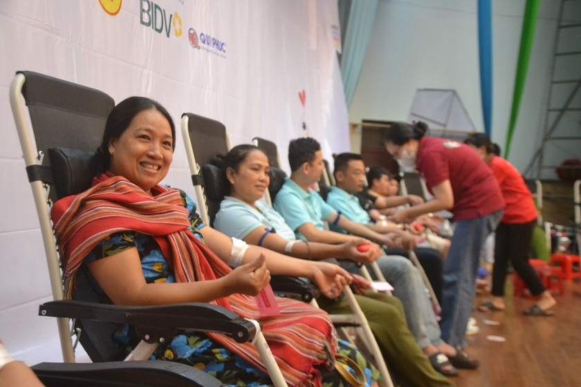 Chị Nguyễn Thị Thanh Thủy (phường Diên Hồng, TP. Pleiku) vui vẻ HMTN. Ảnh: Hoàng Cư