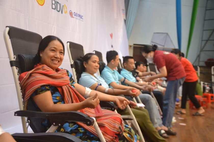 Chị Nguyễn Thị Thanh Thủy (phường Diên Hồng, TP. Pleiku) vui vẻ HMTN. Ảnh: Hoàng Cư