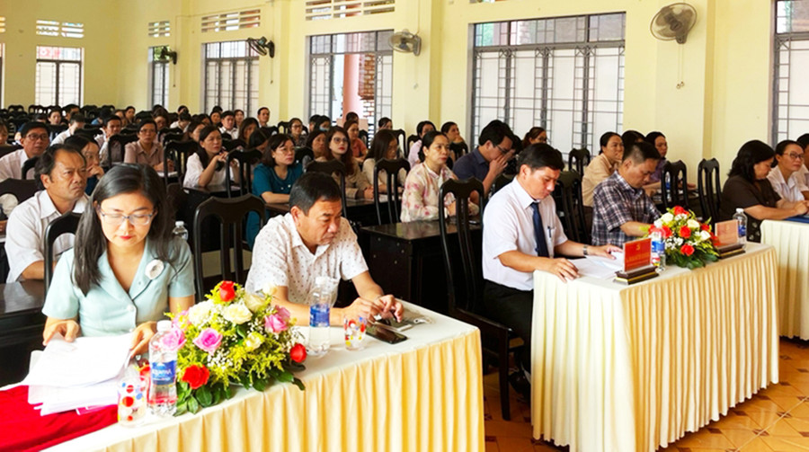 Đại biểu dự khai giảng lớp trung cấp lý luận chính trị Khóa 50, hệ không tập trung khóa học 2024-2025 tại Trung tâm Chính trị thị xã An Khê. Ảnh: Ngọc Minh Đại biểu dự khai giảng lớp trung cấp lý luận chính trị Khóa 50, hệ không tập trung khóa học 2024-2025 tại Trung tâm Chính trị thị xã An Khê. Ảnh: Ngọc Minh