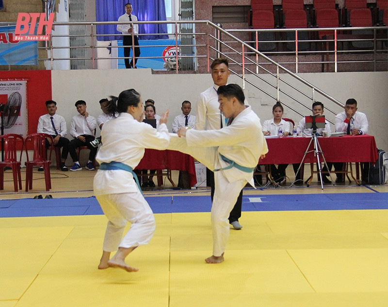 Các VĐV bước vào tranh tài tại các nội dung thi đấu của giải. Ảnh: Baothanhhoa.vn