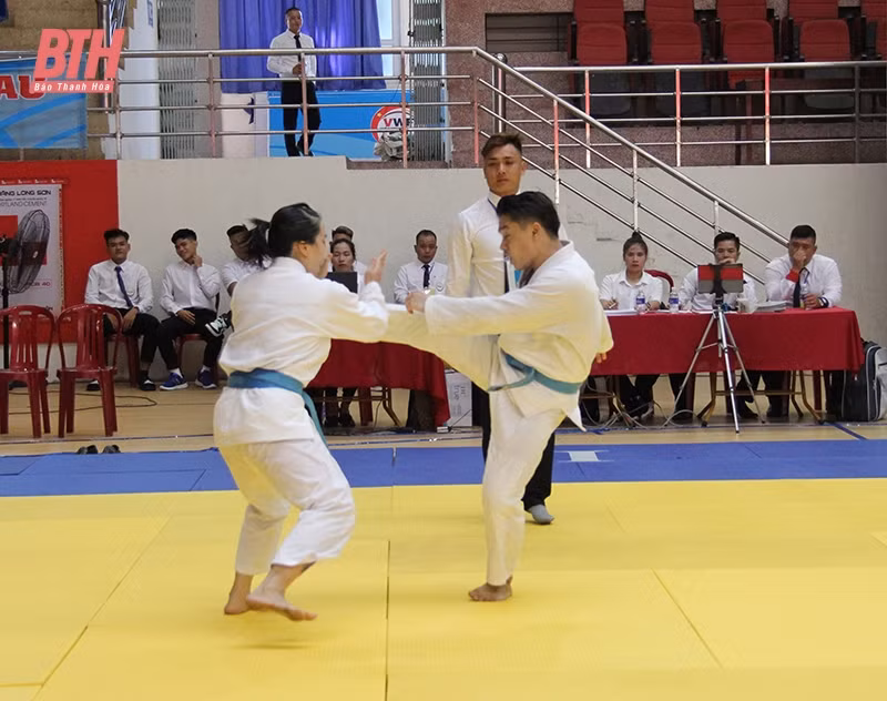 Các VĐV bước vào tranh tài tại các nội dung thi đấu của giải. Ảnh: Baothanhhoa.vn